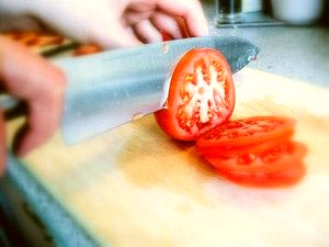 slicing-tomatoes